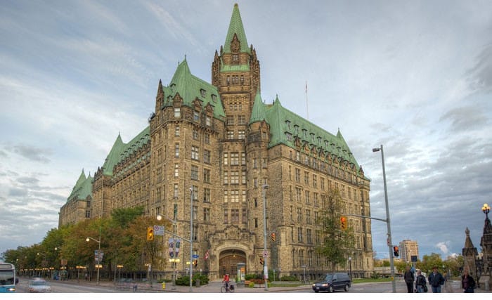Parlementsgebouw van Ottawa, geschilderd met Allback lijnolieverf.