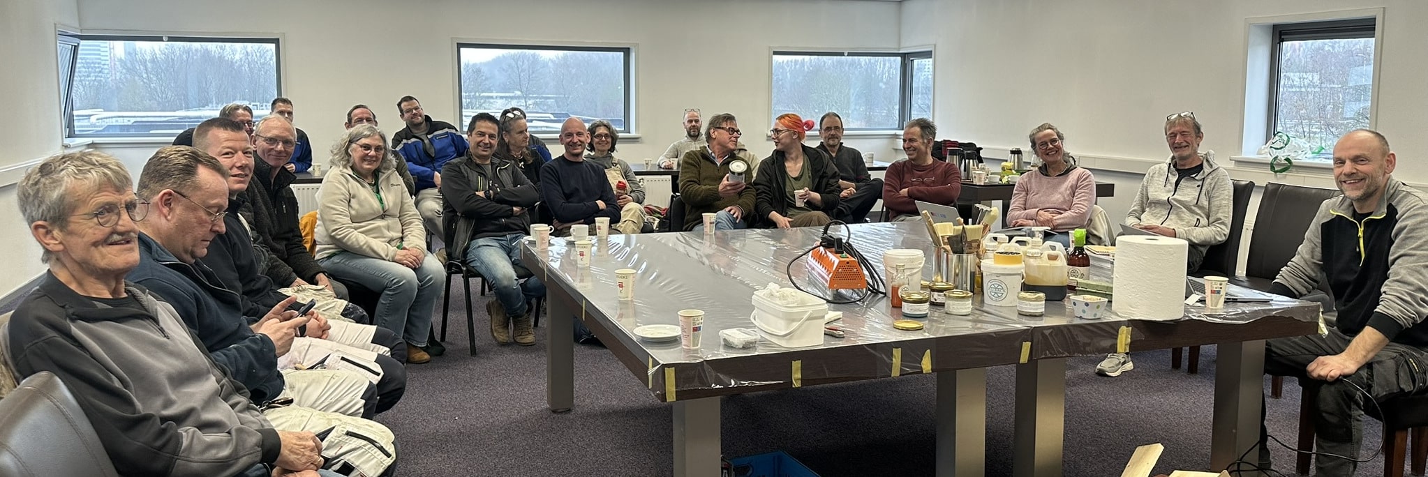 Workshop schilderen met Allbäck lijnolieverf op de unieke locatie van Boerderij 't Geertje