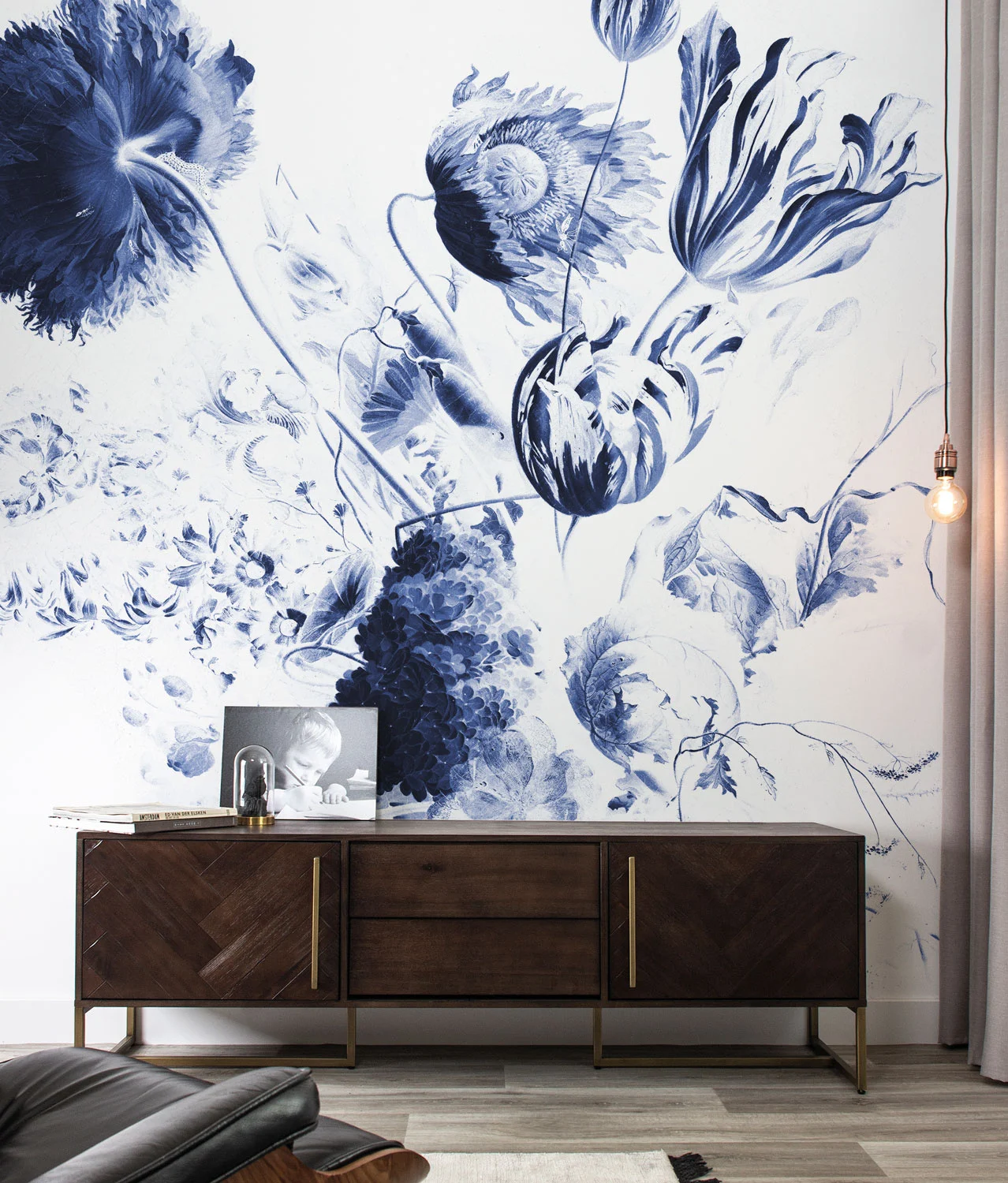 Duurzaam behang | Bloemen behang | Royal Blue Flowers I | Kek Amsterdam | Peltenburg Natuurverf - Afbeelding 3