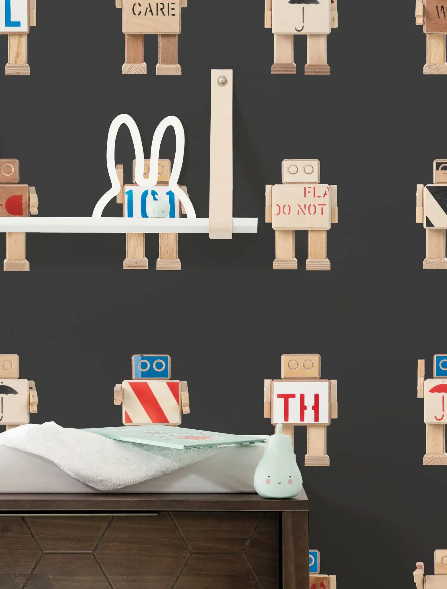 Duurzaam Kinderbehang | Rijkswachters | Zwart | 97.4 x 280 cm | Kek Amsterdam | Peltenburg Natuurverf