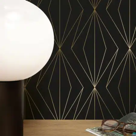 Duurzaam Behang | Golden Lines | Goud geometrische lijnen | Zwart |100 x 280 cm | Kek Amsterdam | Peltenburg Natuurverf